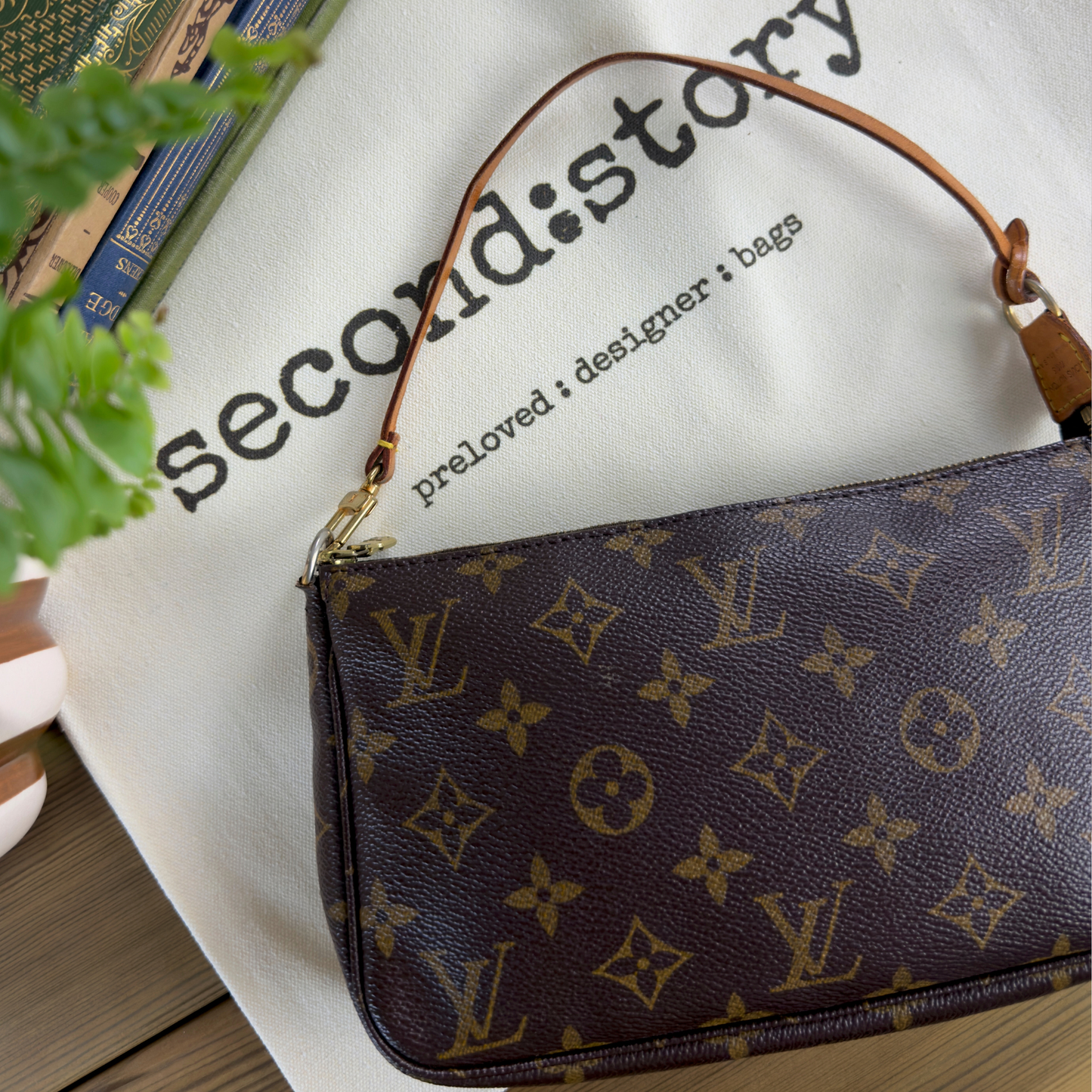 louis vuitton : pochette accessoires