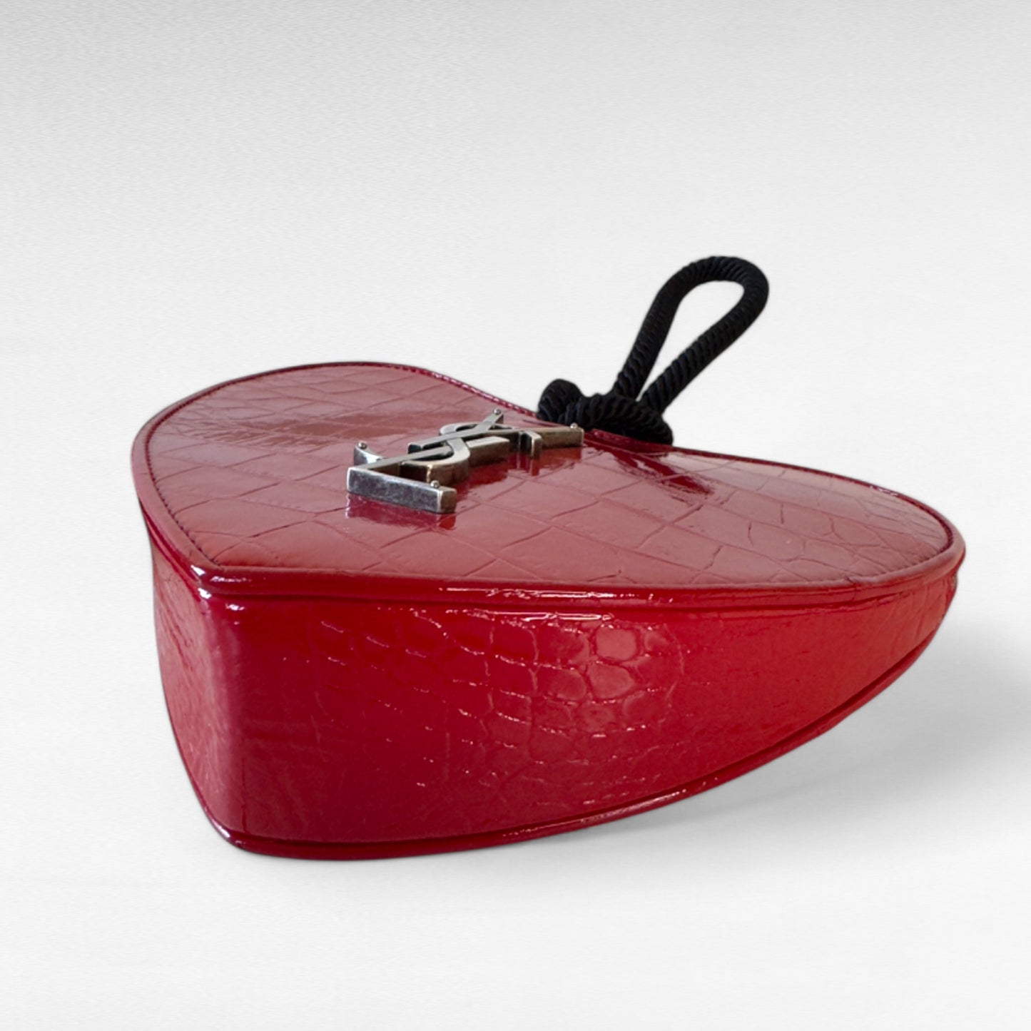 saint laurent : heart clutch