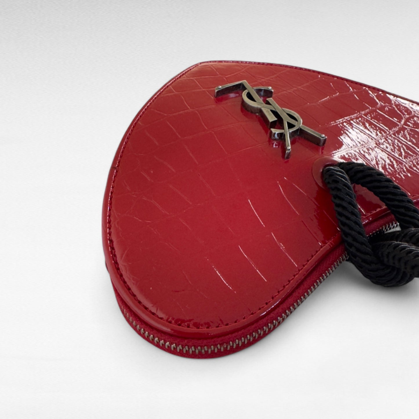 saint laurent : heart clutch