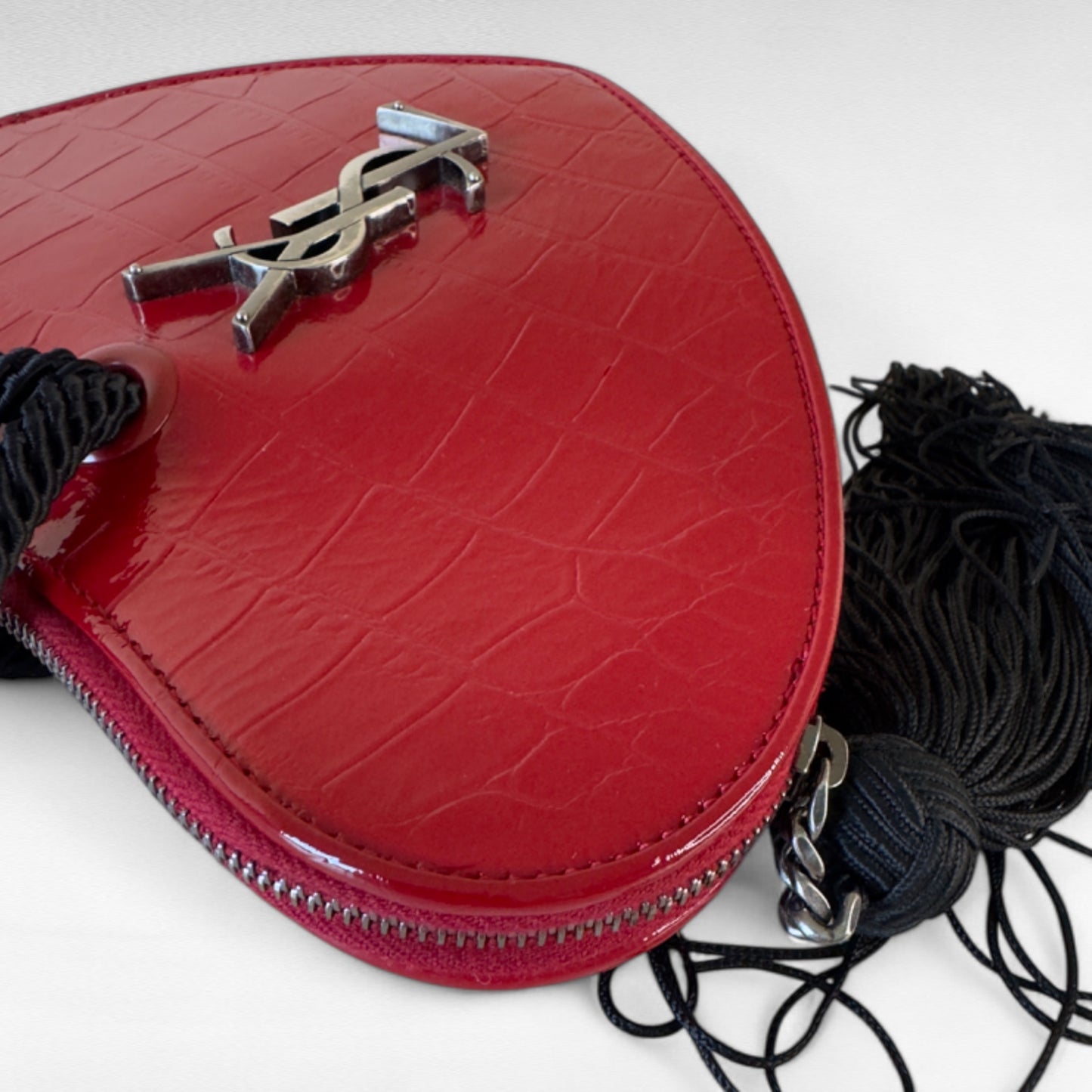 saint laurent : heart clutch