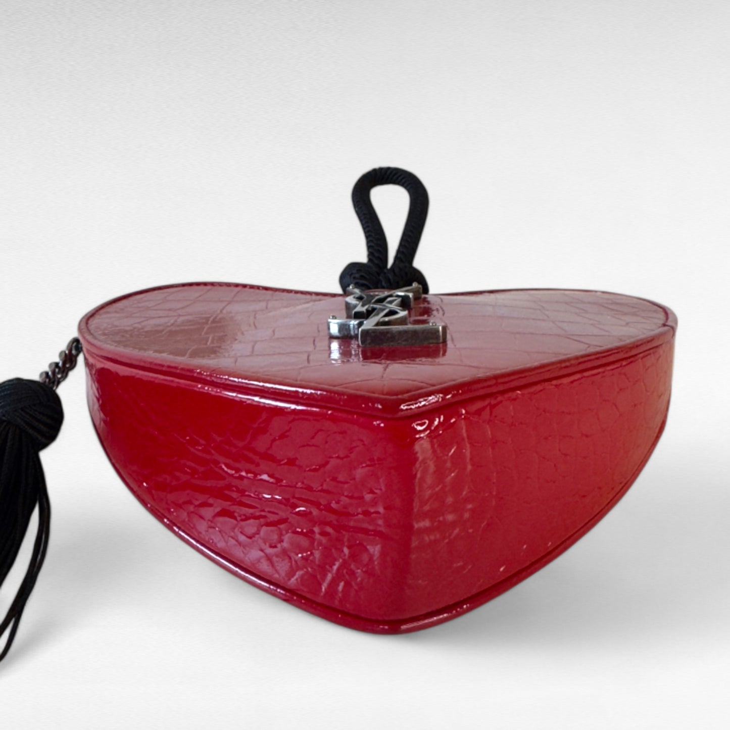 saint laurent : heart clutch