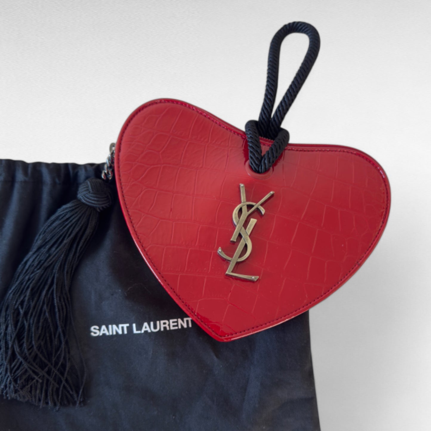 saint laurent : heart clutch