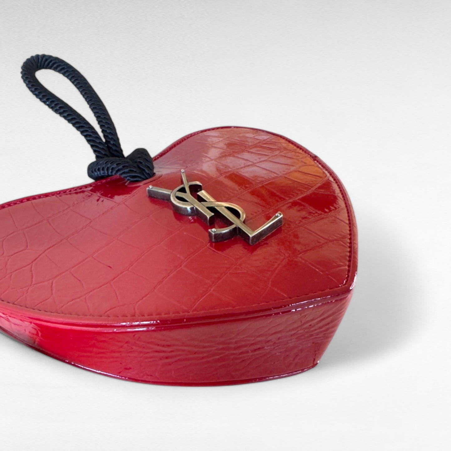 saint laurent : heart clutch