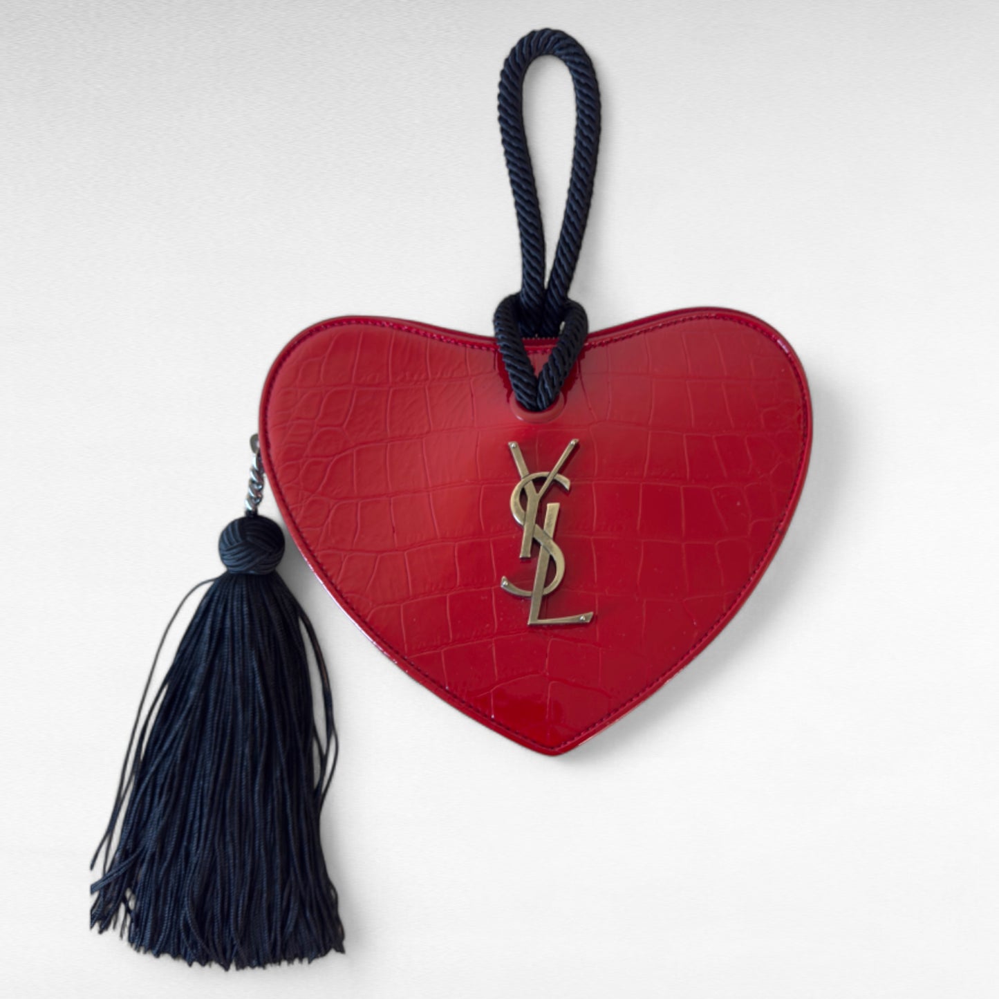 saint laurent : heart clutch