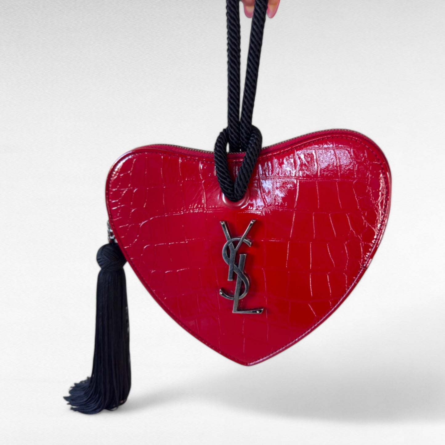 saint laurent : heart clutch
